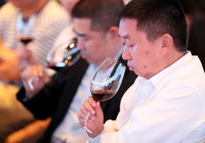 悠蜜站到古丝绸之路的陆上起点,在西安进行古老与青春的激情碰撞