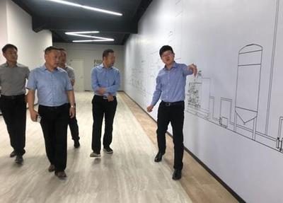 阜阳市经信局副局长蒋杰、颍州区副书记孙存坤一行到卡登堡酒业考察