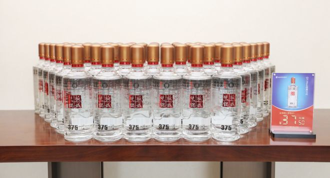 闪耀泉城！张春生斩获“中国酒业青云奖·年度营销大师”荣誉！